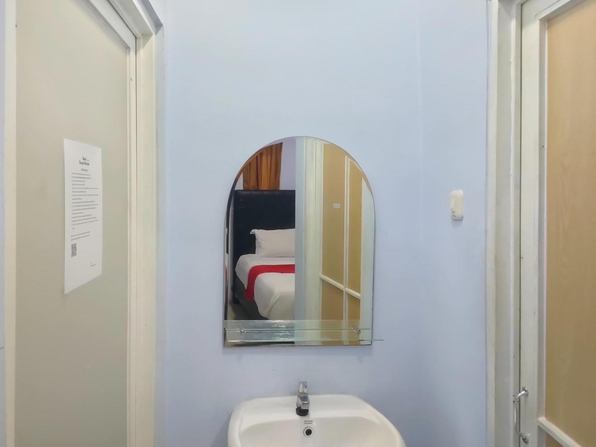 Reddoorz Syariah Near Stasiun Wates Hotel Wates  Ngoại thất bức ảnh