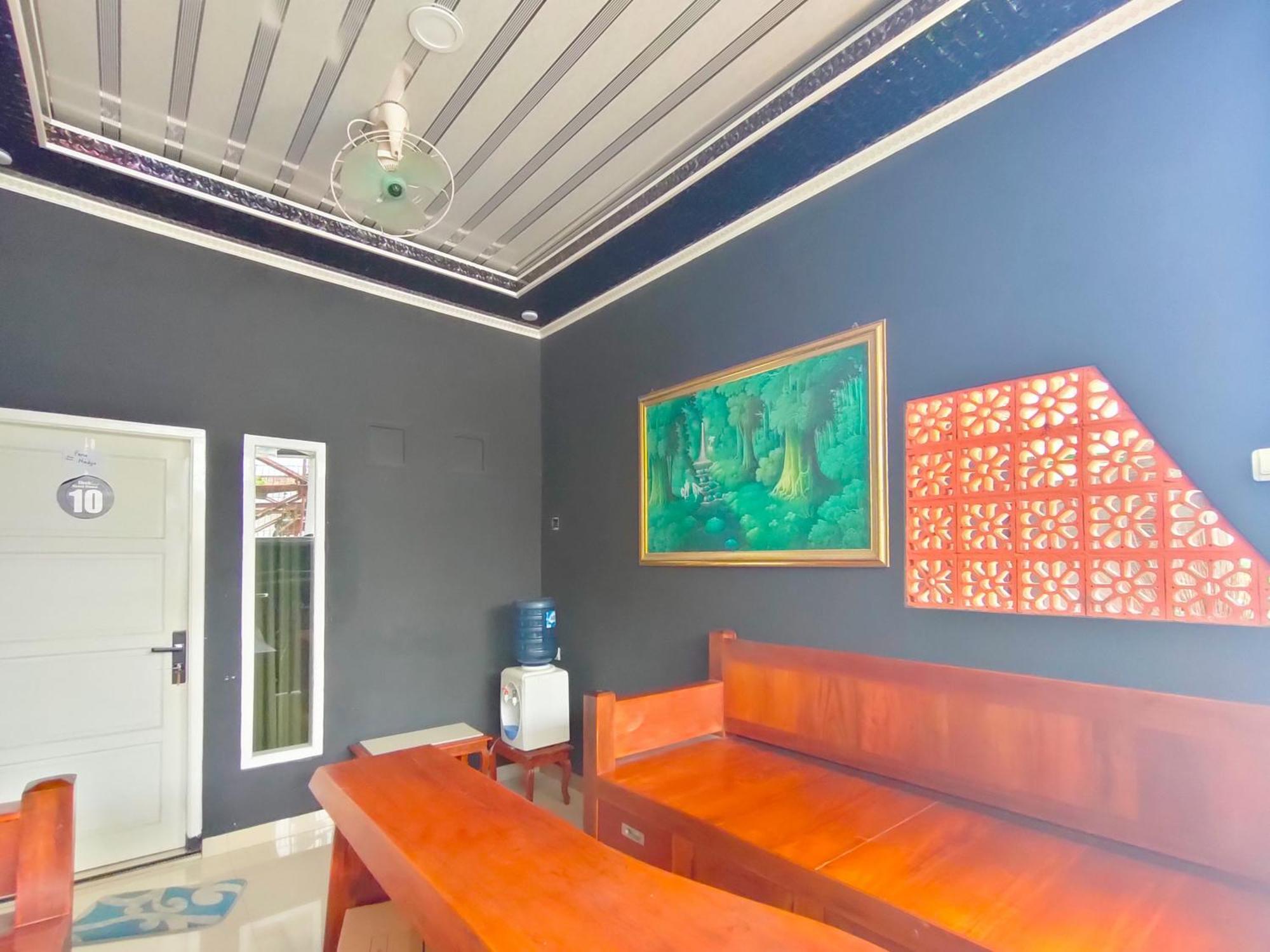 Reddoorz Syariah Near Stasiun Wates Hotel Wates  Ngoại thất bức ảnh